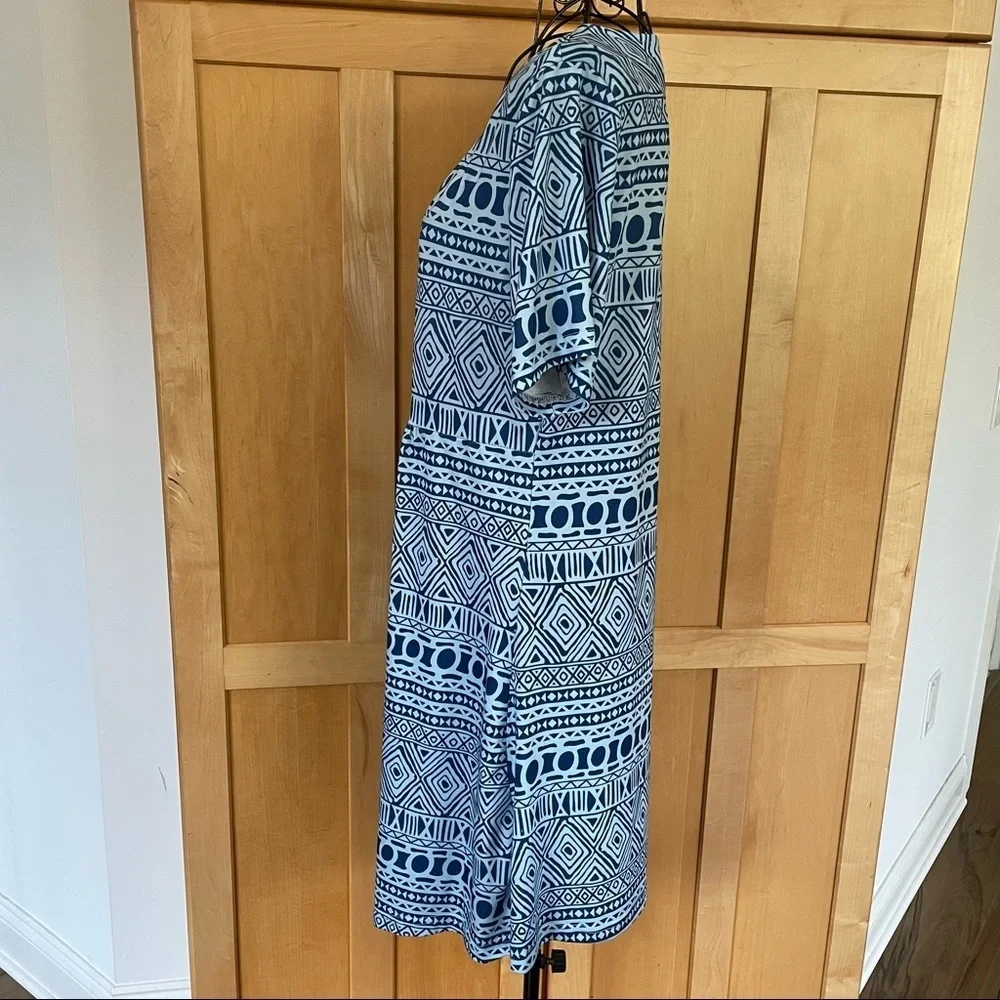R&B Collection blue geo print scoop neck short sleeve relaxed fit Dress Large - Picture 4 of 10